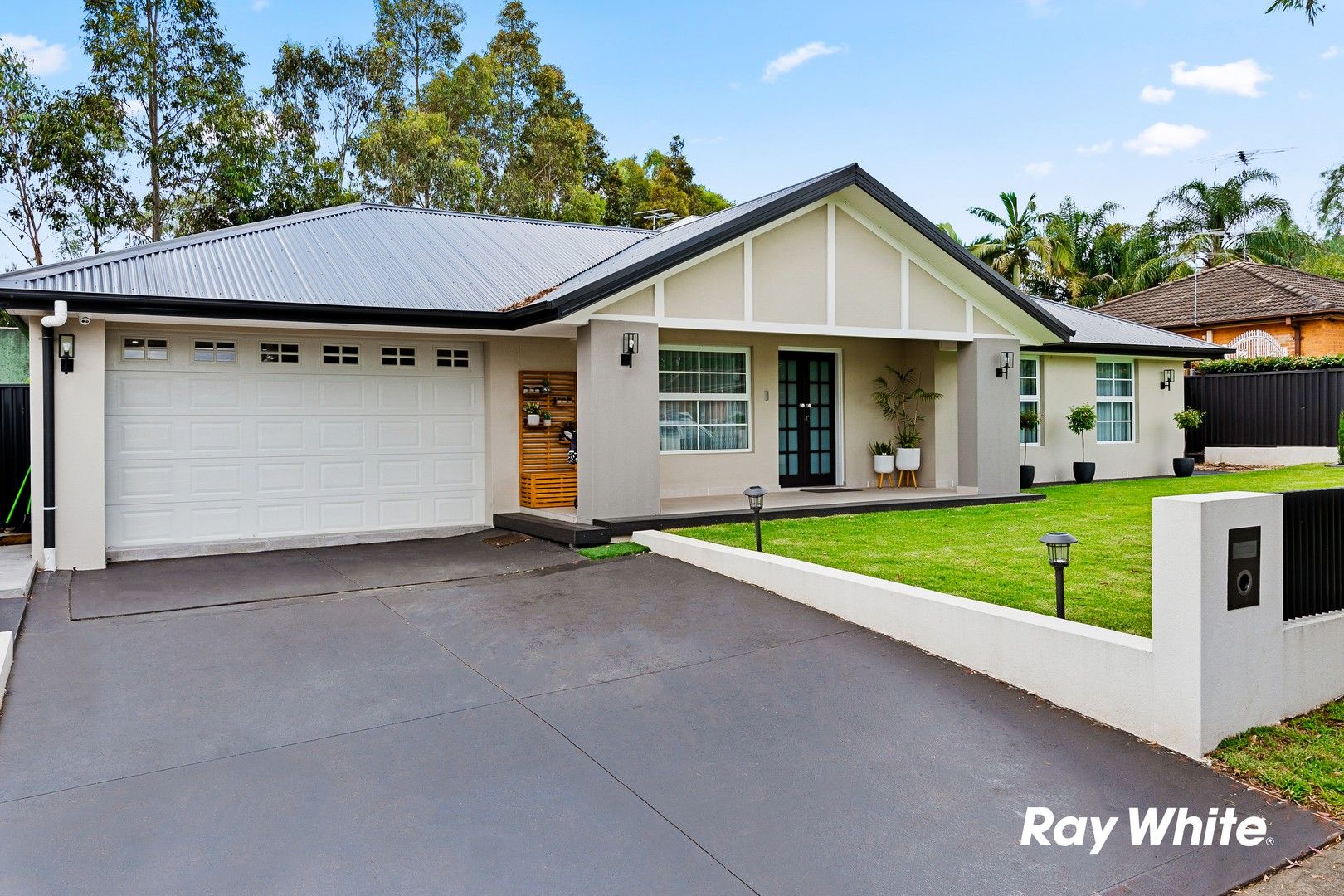 4 bedrooms House in 88 Warrimoo Drive QUAKERS HILL NSW, 2763
