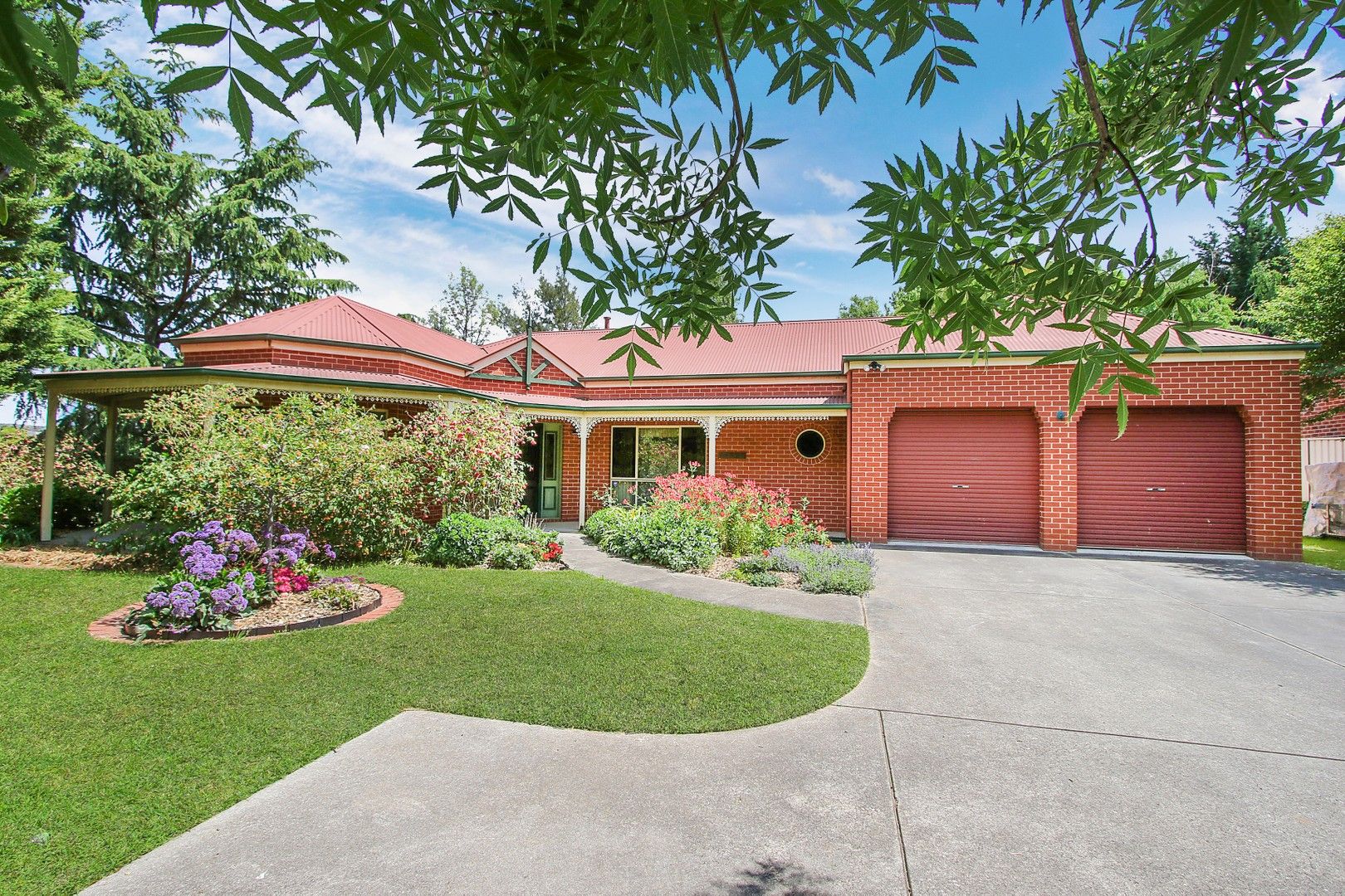 4 bedrooms House in 94 Michelle Avenue LAVINGTON NSW, 2641