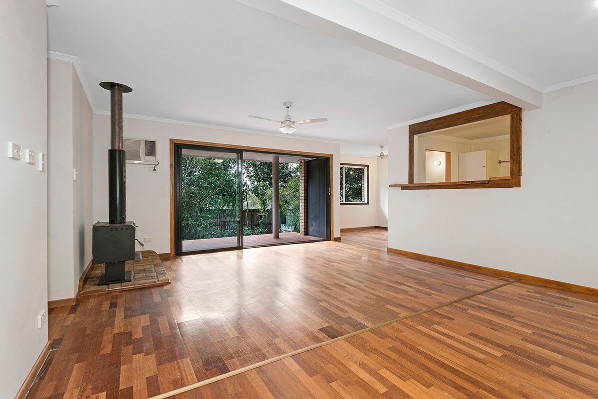 39 Mount Glorious Road, Samford Village QLD 4520 House For Rent