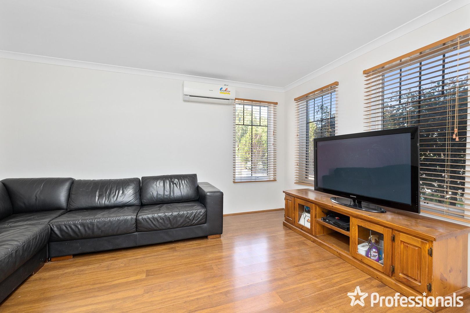 212 Amherst Road, Canning Vale WA 6155, Image 2