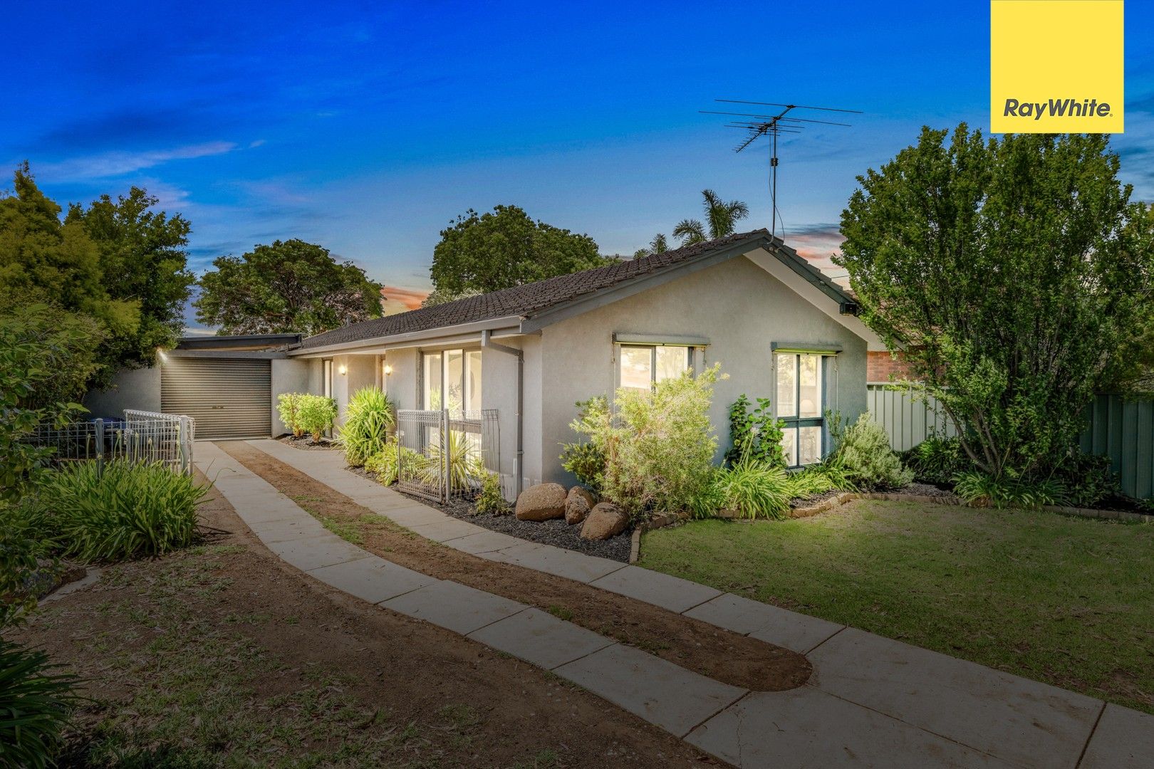 4 bedrooms House in 24 Wills Road MELTON SOUTH VIC, 3338
