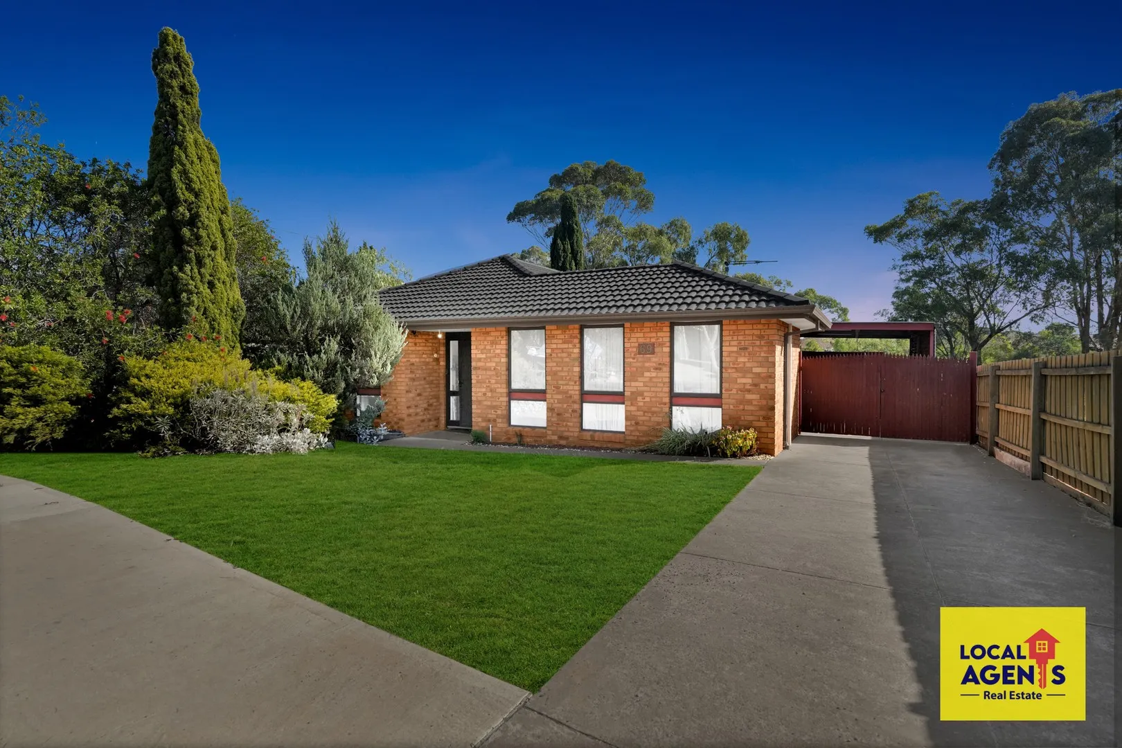 Charming Family Home in a Prime Hoppers Crossing Location !!!!
