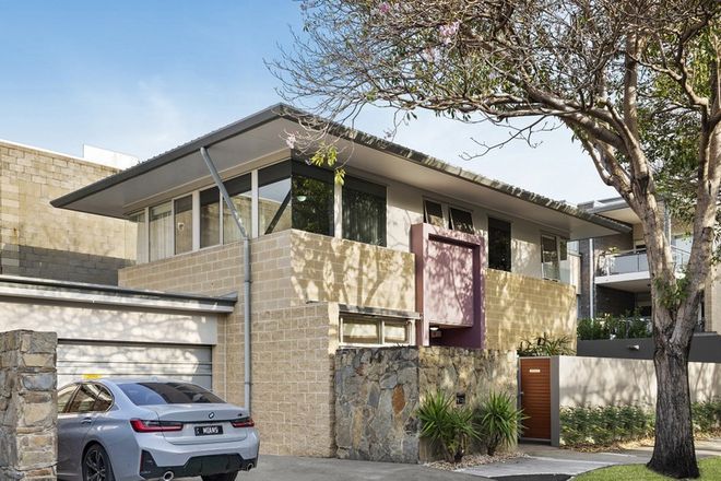 Picture of 1/18 Addison Avenue, BULIMBA QLD 4171