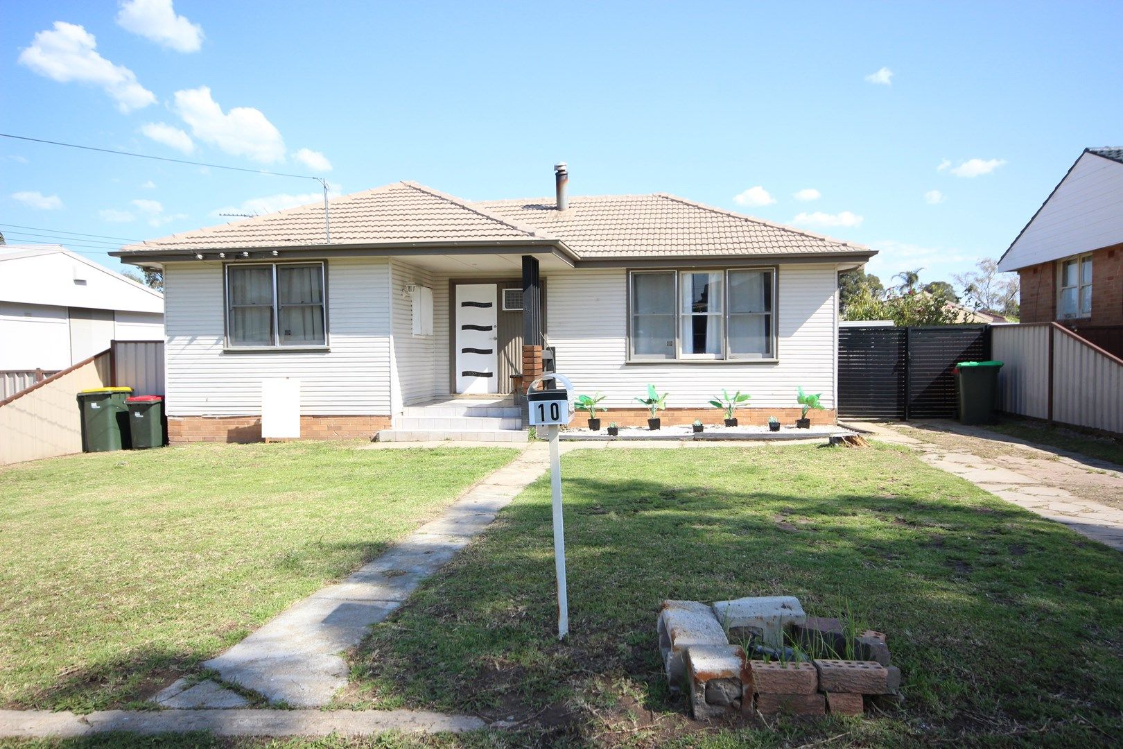 4 bedrooms House in 10 Clingan Avenue LURNEA NSW, 2170