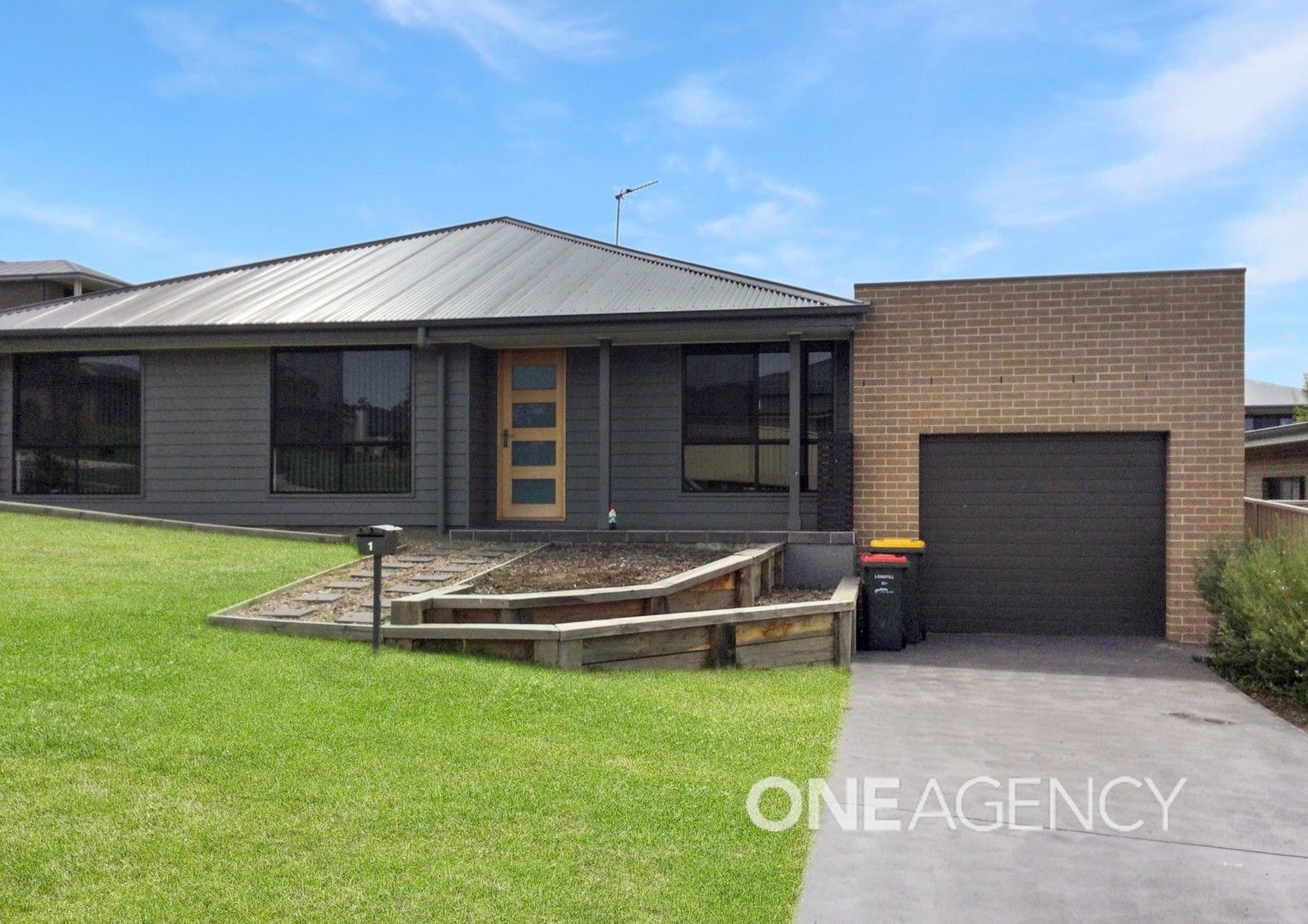 3 bedrooms House in 1 Yatama Street NOWRA NSW, 2541