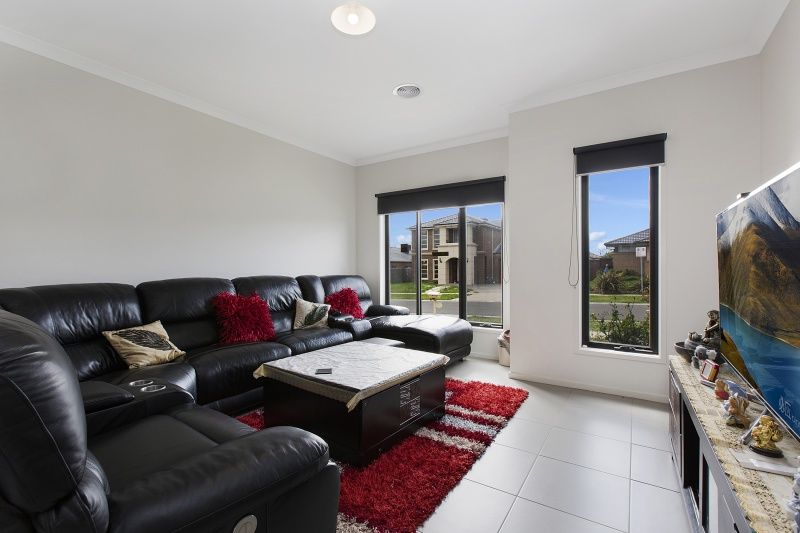 11 Monmouth Road, Cranbourne VIC 3977, Image 2