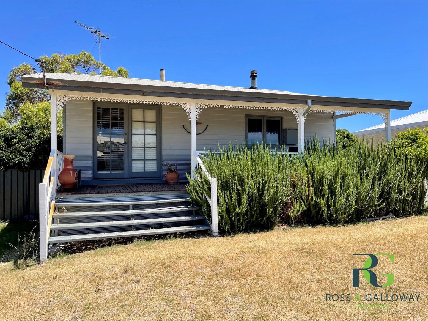 4 bedrooms House in 5a Flight Street FALCON WA, 6210