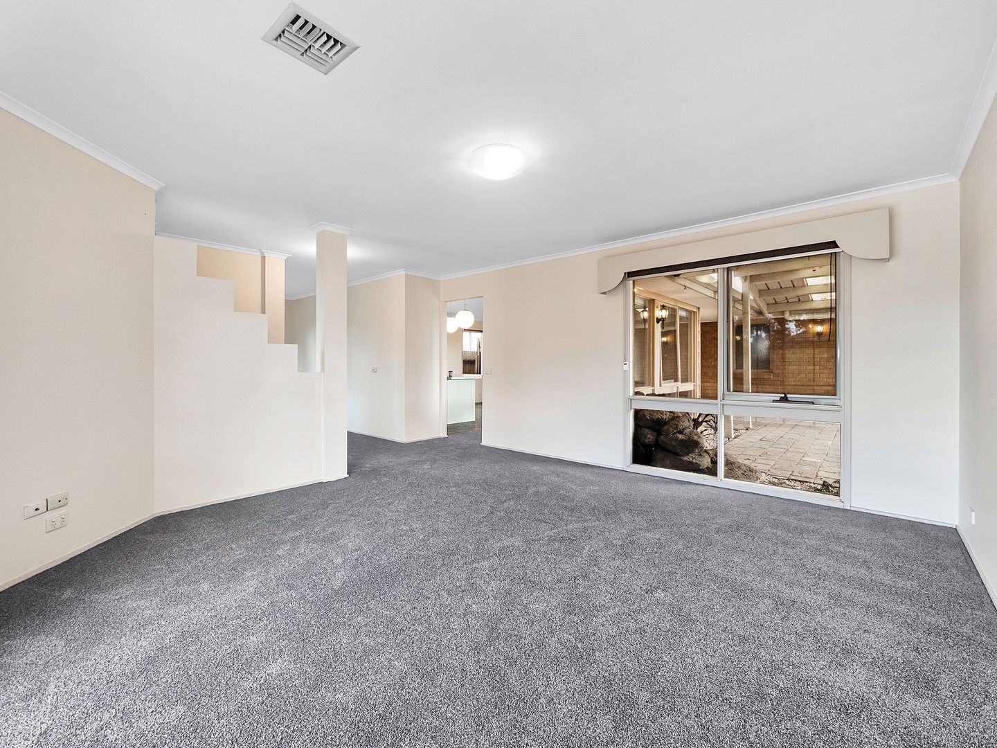 9 Glenleigh Court, Cranbourne North VIC 3977, Image 2