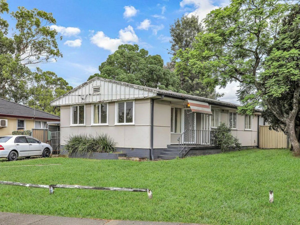 4 bedrooms House in 9 BANARO AVENUE WHALAN NSW, 2770