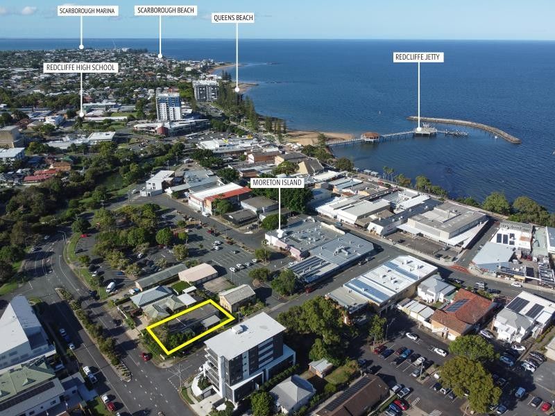6 bedrooms House in 8 VIOLET STREET REDCLIFFE QLD, 4020