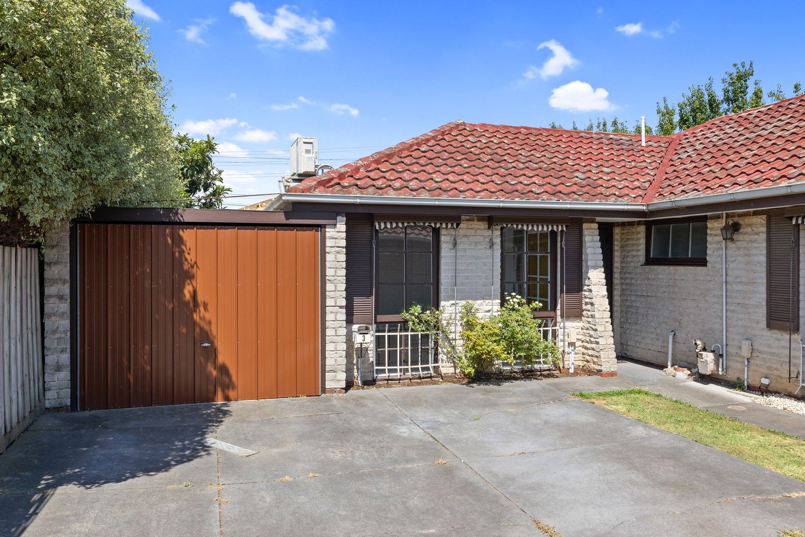 2 bedrooms House in 3/2 Fiona Court CHELTENHAM VIC, 3192