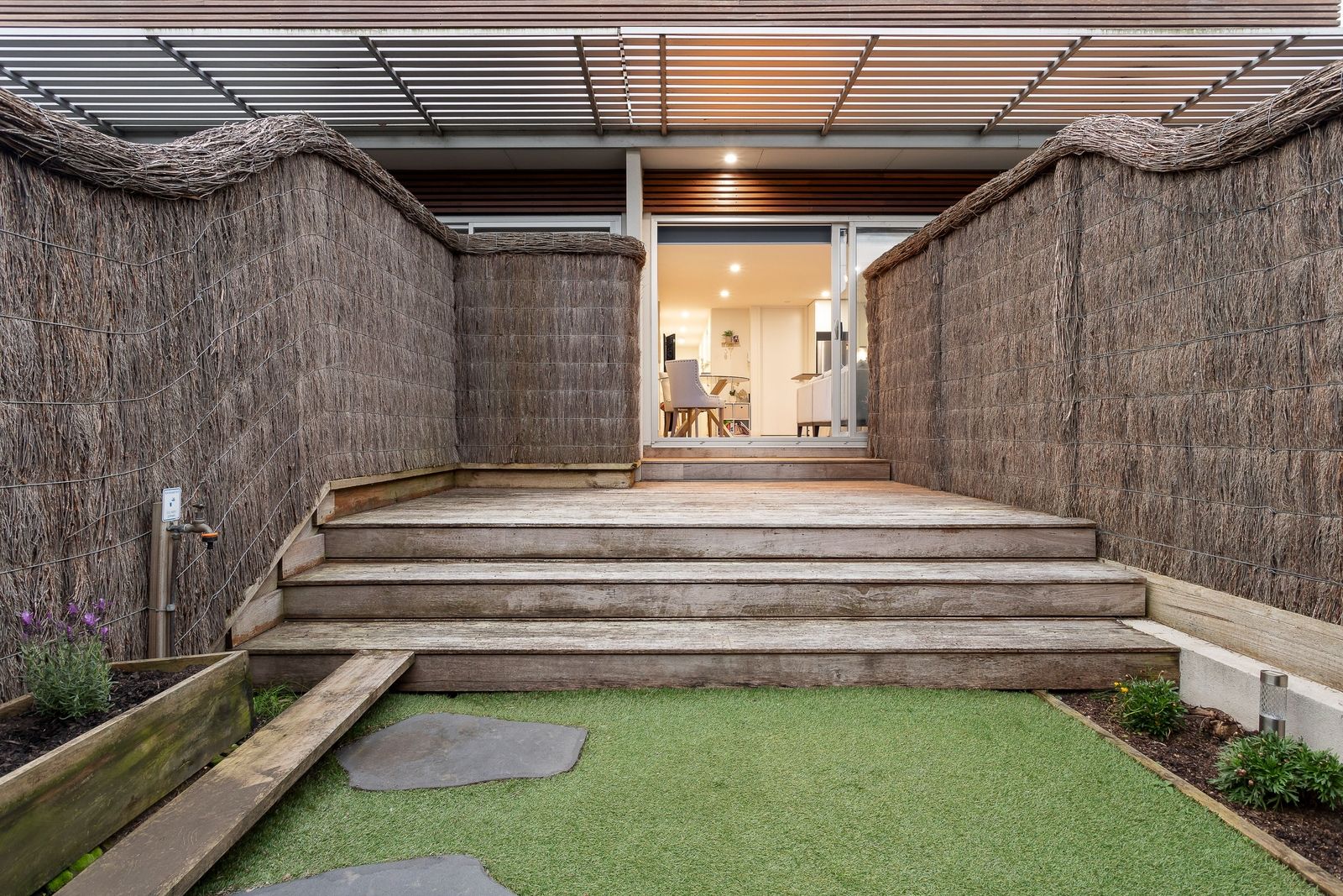 2 bedrooms Apartment / Unit / Flat in 2/7 Highett Grove HIGHETT VIC, 3190