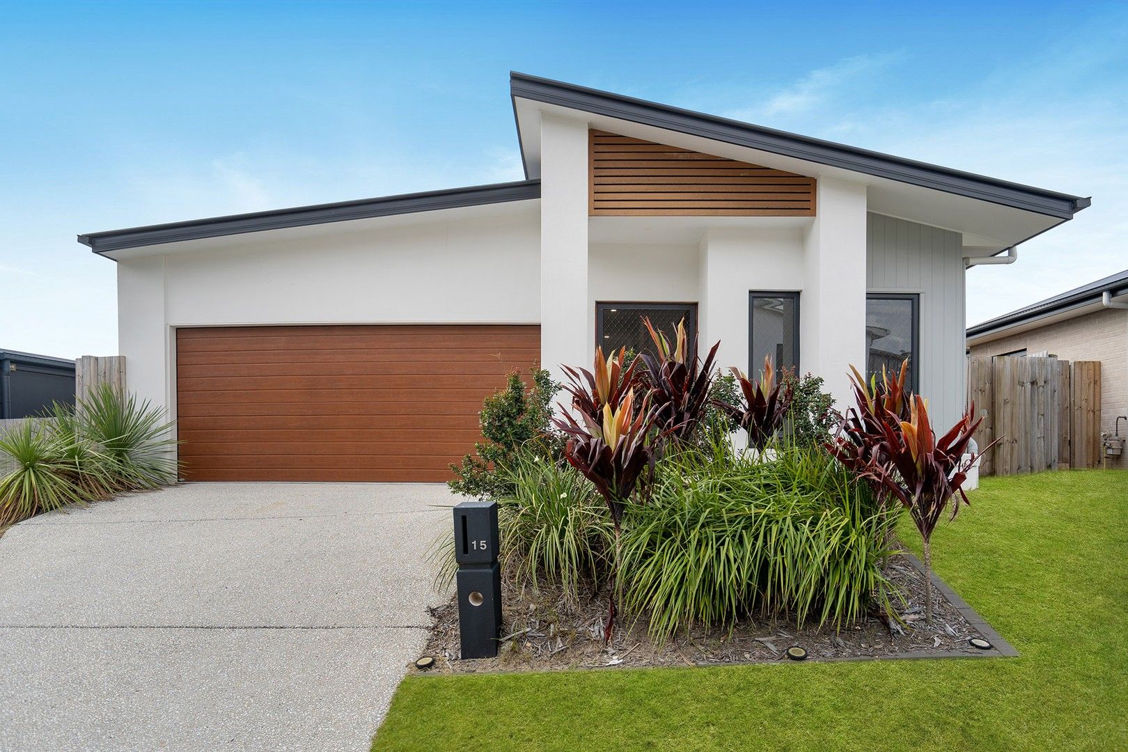 4 bedrooms House in 15 Spinneret Court BAHRS SCRUB QLD, 4207