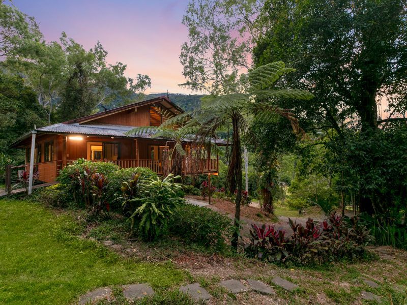 5 bedrooms House in 6-8 Cascades Drive REDLYNCH QLD, 4870