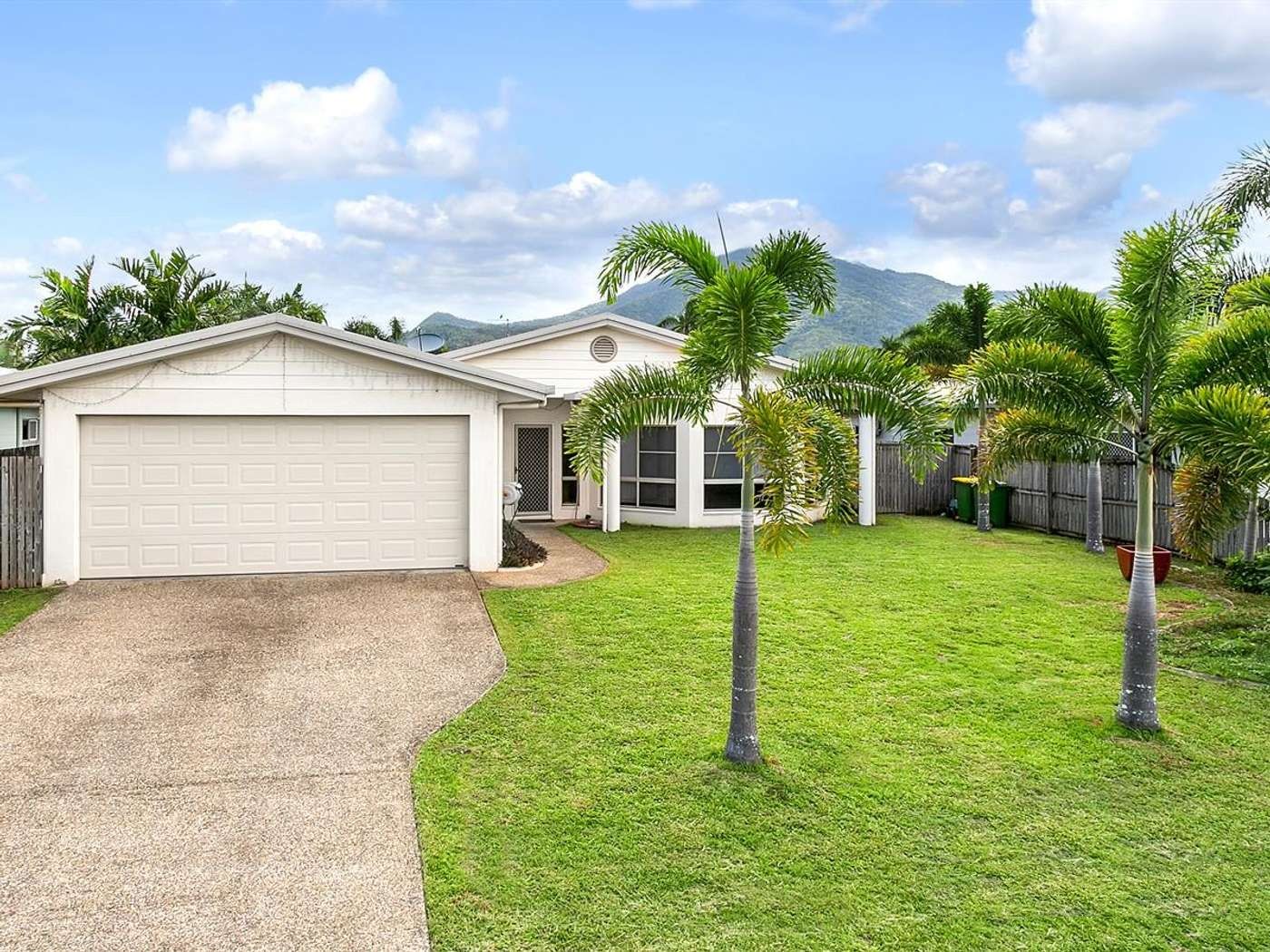 3 bedrooms House in 9 Bee Close BENTLEY PARK QLD, 4869