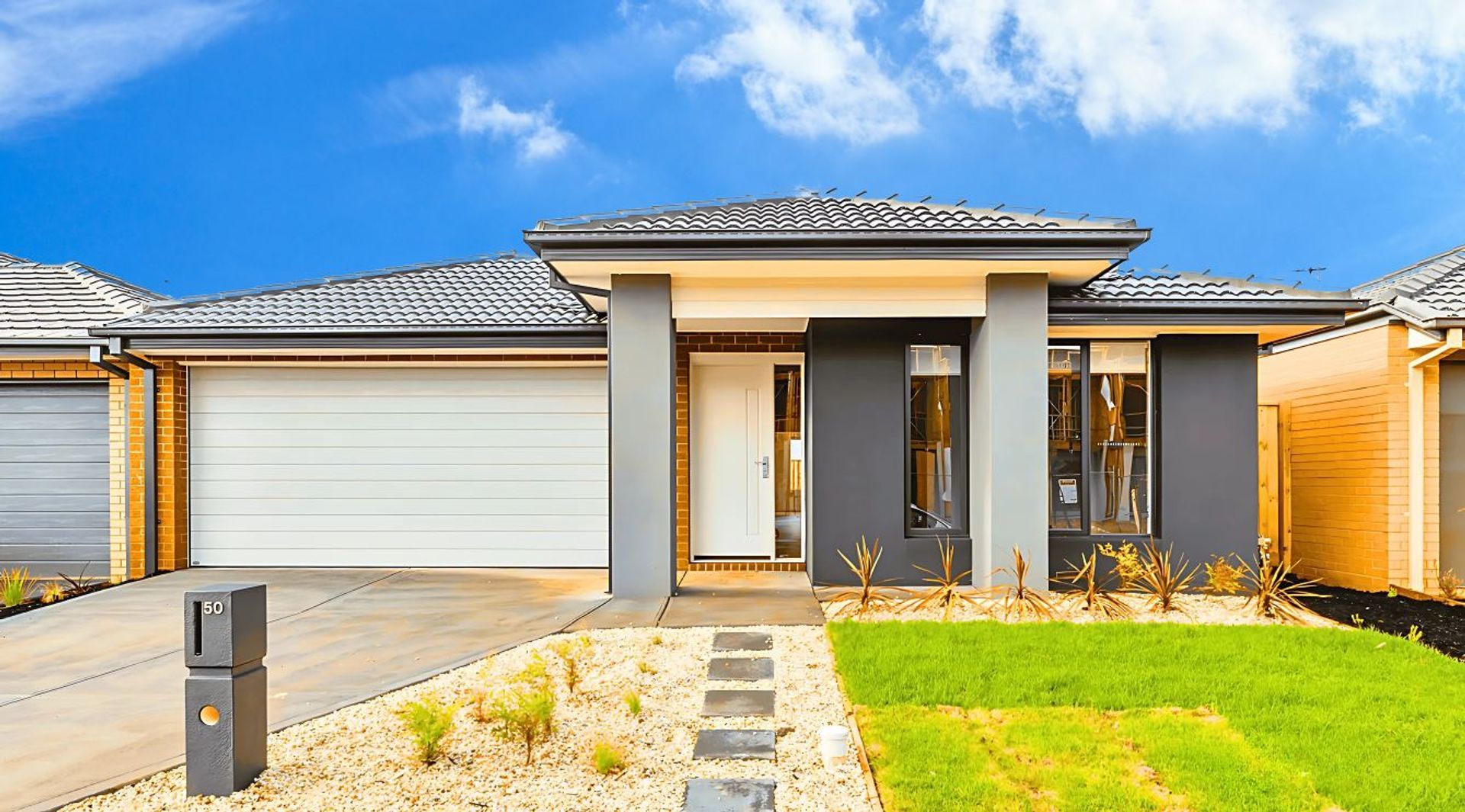 4 bedrooms House in 50 Lynwood Dr THORNHILL PARK VIC, 3335