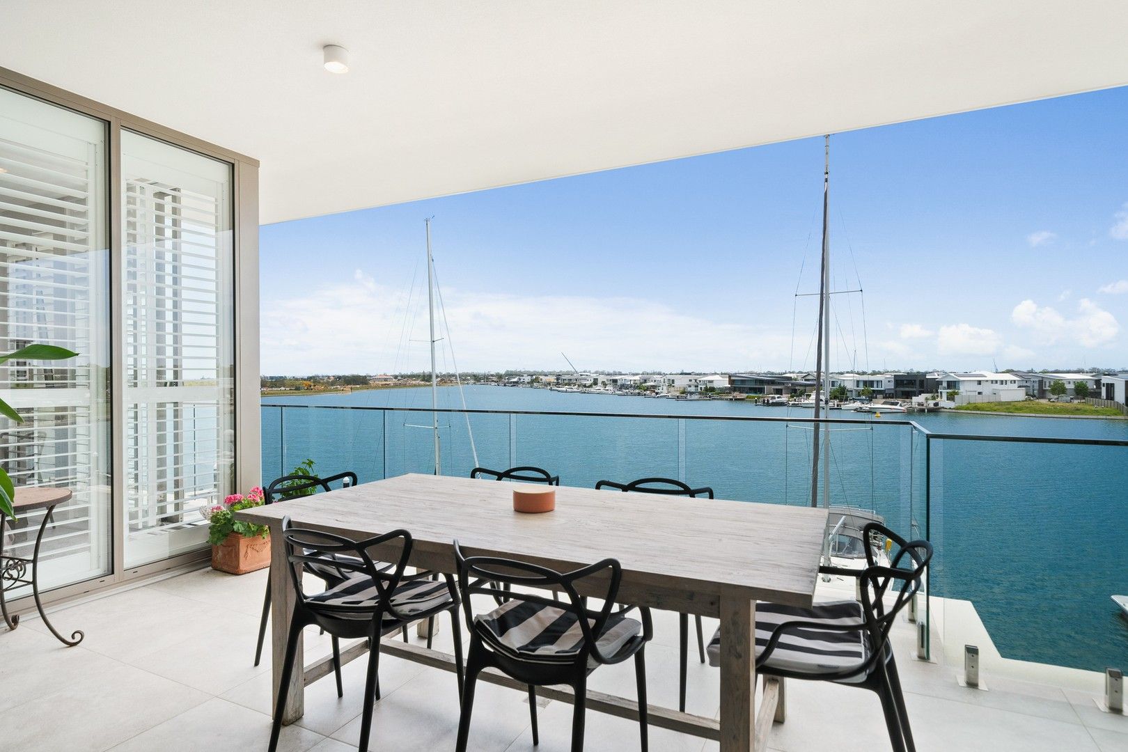 303/15 Aqua Street, Newport QLD 4020, Image 2