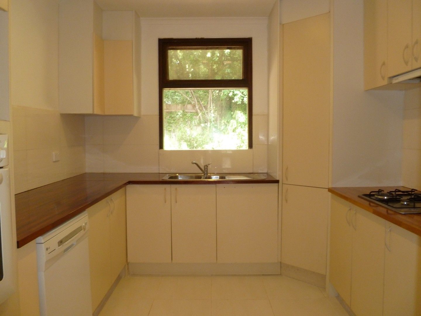 3 bedrooms House in 2 Ottawa Avenue BLACKBURN VIC, 3130
