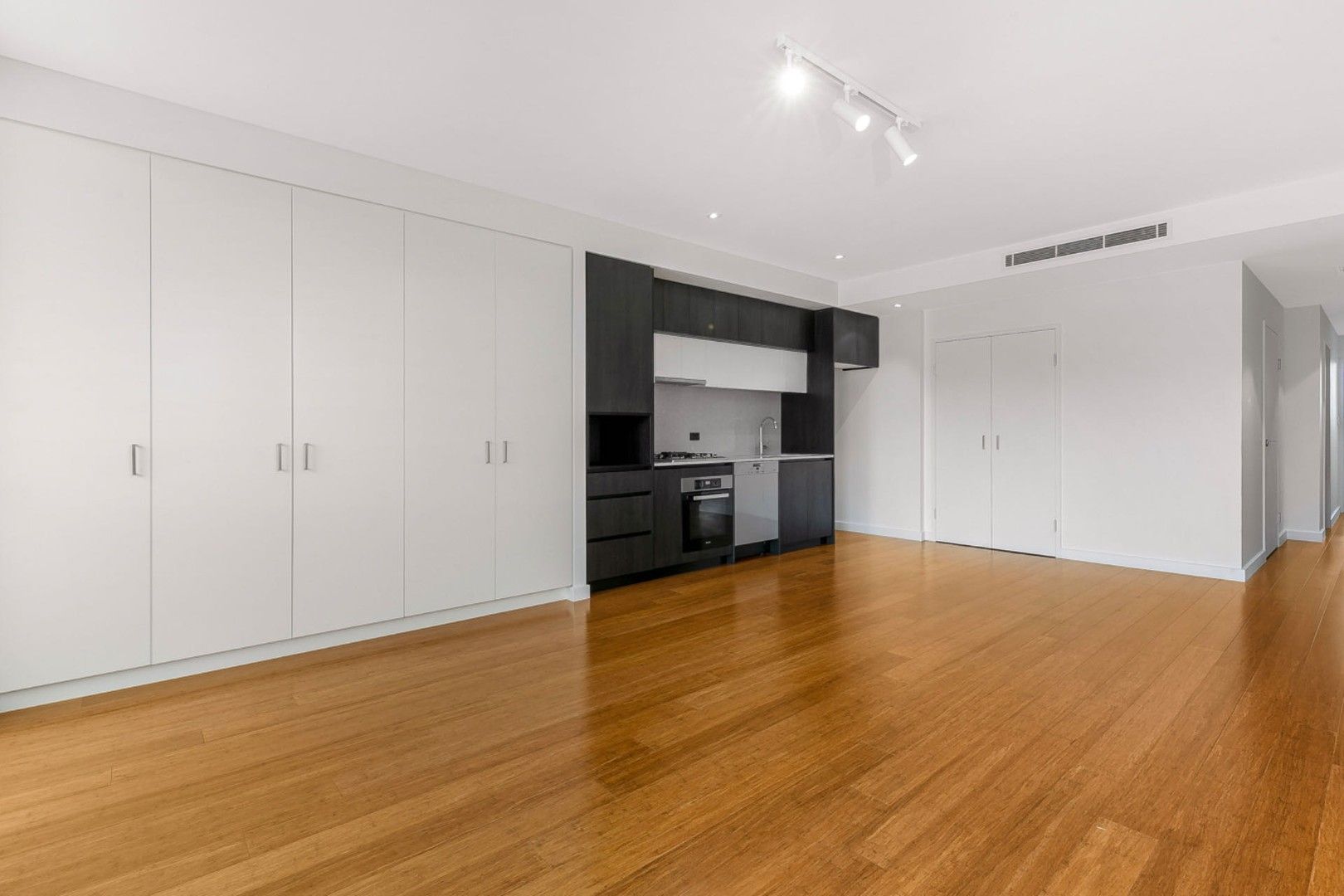 2 bedrooms Apartment / Unit / Flat in 2BR/10-16 Gilroy Road TURRAMURRA NSW, 2074