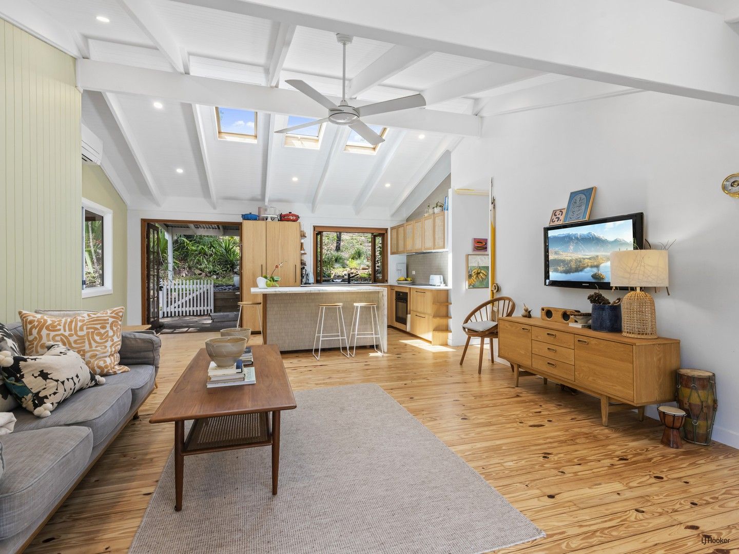 3 bedrooms House in 5 Melita Street CURRUMBIN WATERS QLD, 4223