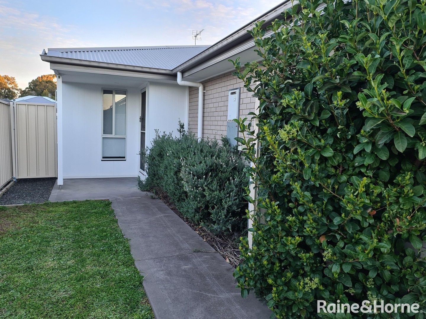 2 bedrooms Duplex in 23b Mornington Circuit GWANDALAN NSW, 2259