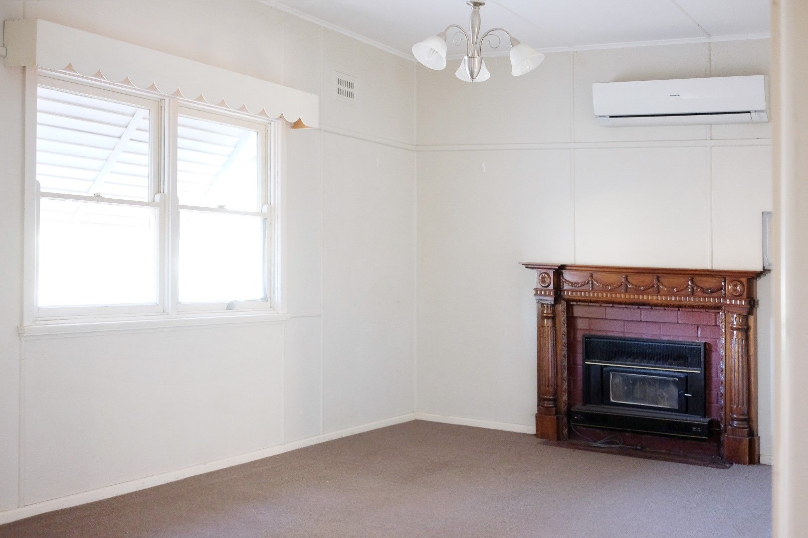 27 Brundah Street, Grenfell NSW 2810, Image 2