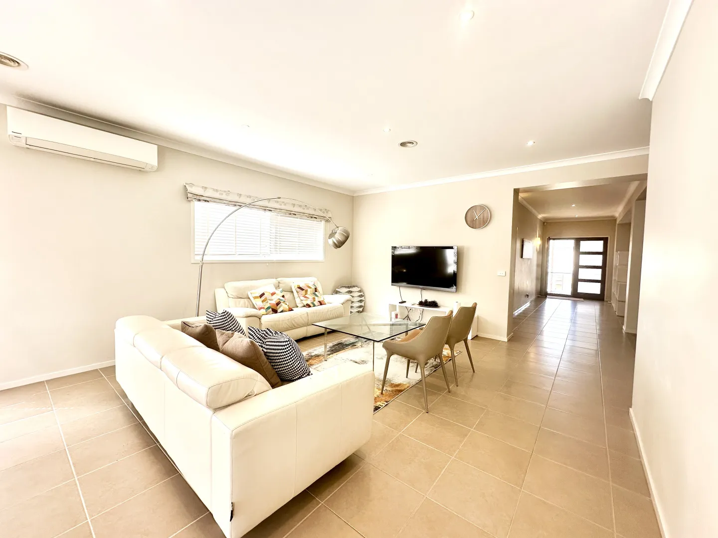 Modern spacious 4-beds Living in Kingsford Estate Point Cook - Więcej