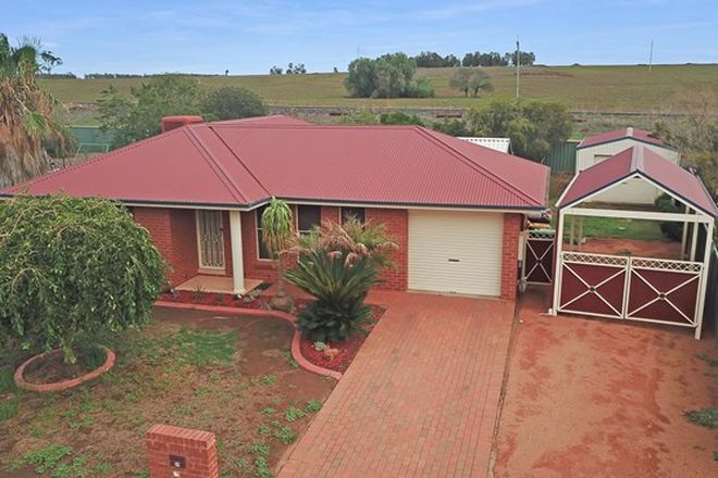 Picture of 59 Meadowbank Drive, DUBBO NSW 2830