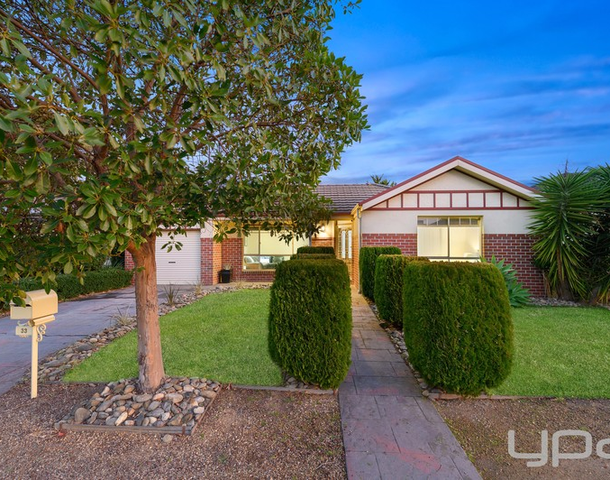 33 Goulburn Circuit, Caroline Springs VIC 3023