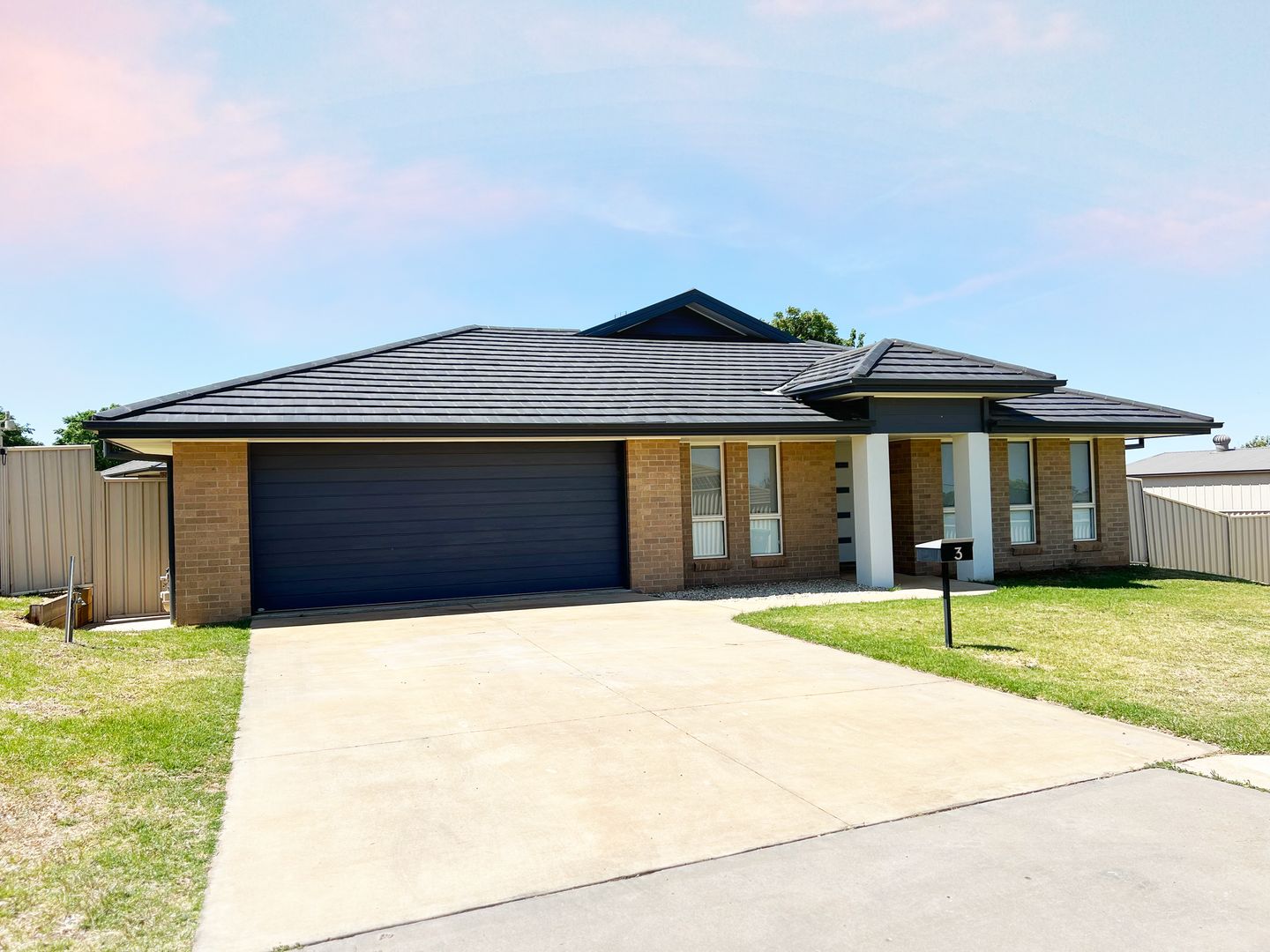 4 bedrooms House in 3 Jacaranda Road PARKES NSW, 2870