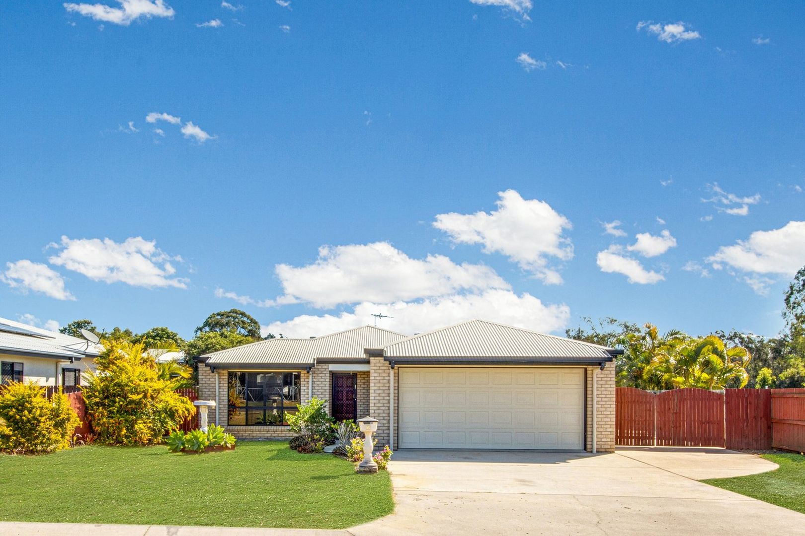 16 Golf View Drive, Boyne Island QLD 4680