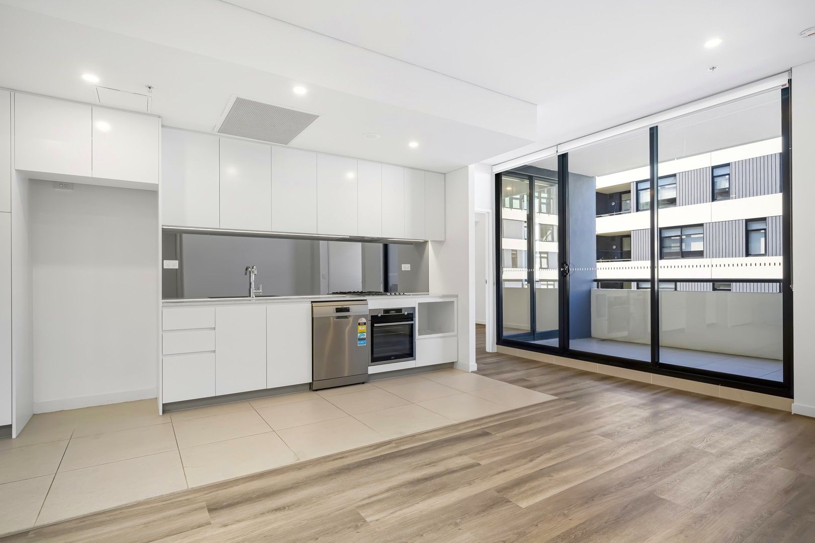 2 bedrooms Apartment / Unit / Flat in 107/53 Nancarrow Ave MEADOWBANK NSW, 2114
