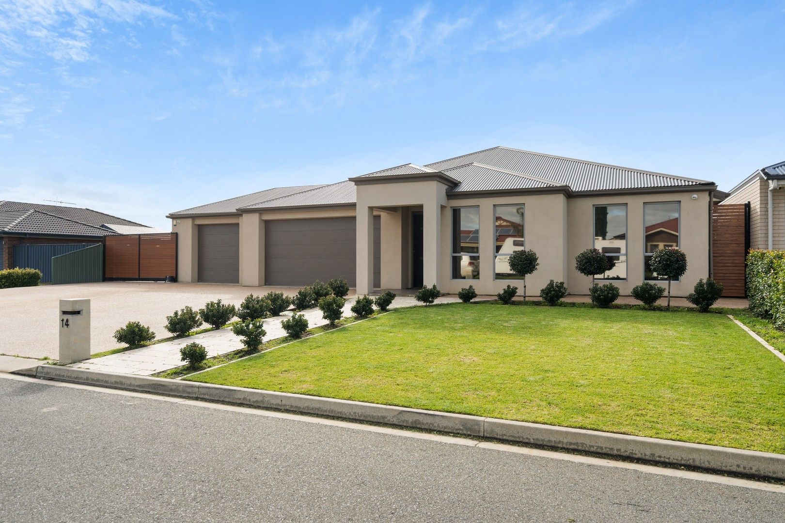 4 bedrooms House in 14 Meadowbank Way ALDINGA BEACH SA, 5173