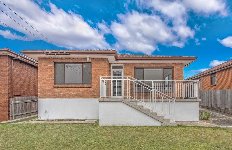 3 bedrooms House in 54 Weringa Avenue LAKE HEIGHTS NSW, 2502