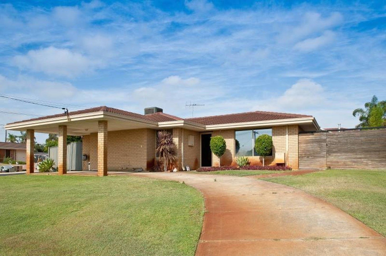 4 bedrooms House in 1 Loch View CRAIGIE WA, 6025