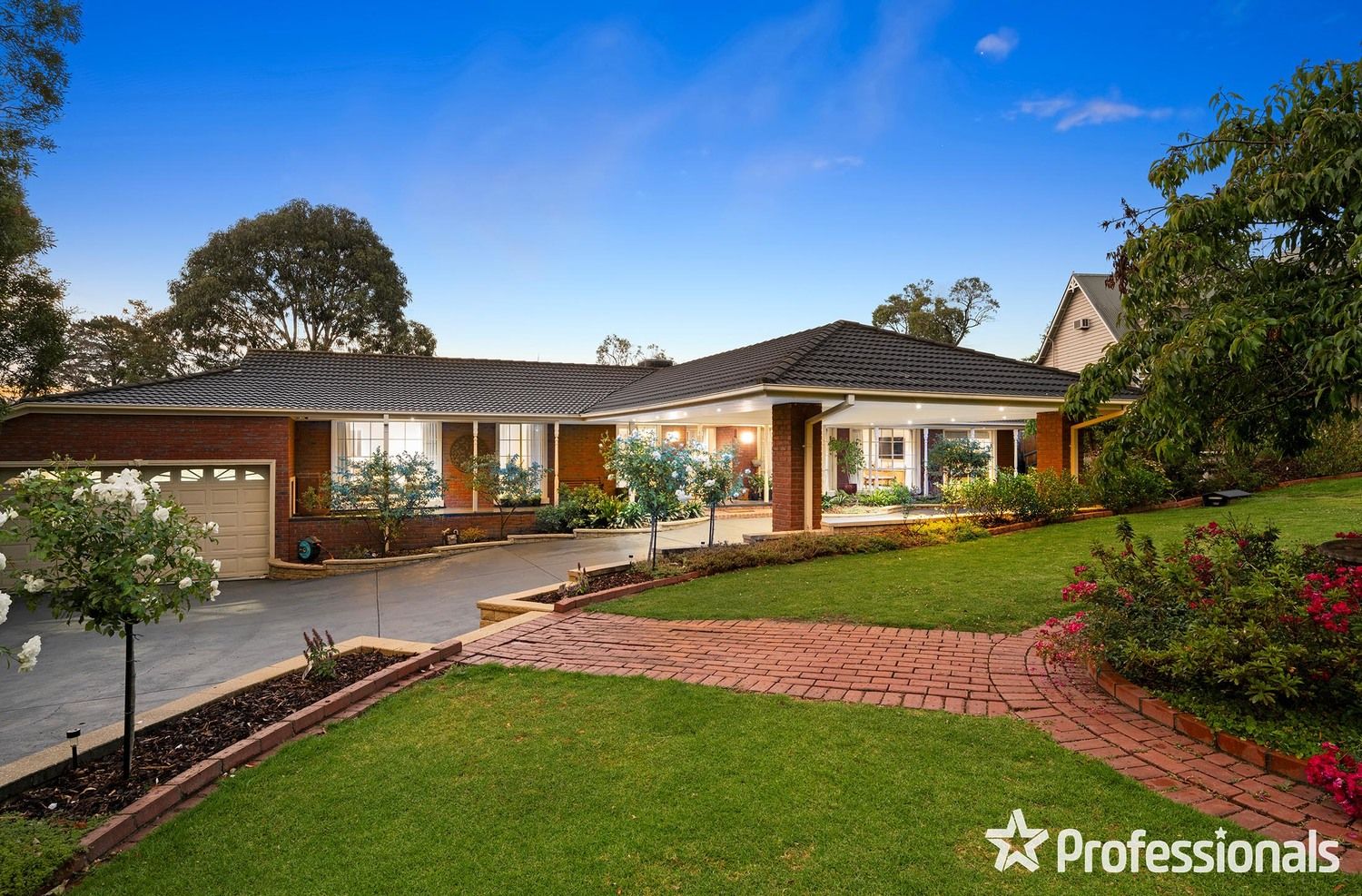 3 Stratheden Place, Mooroolbark VIC 3138, Image 1