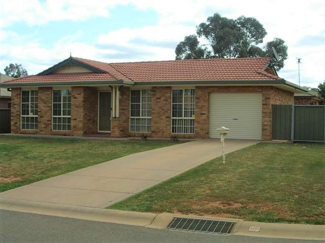 3 bedrooms House in 2 Wren Place DUBBO NSW, 2830