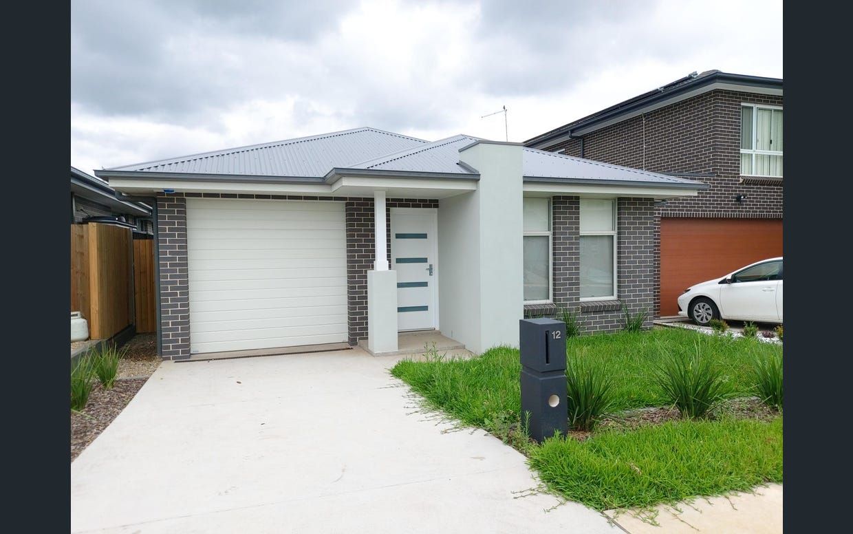 4 bedrooms House in 12 Drover Street ORAN PARK NSW, 2570