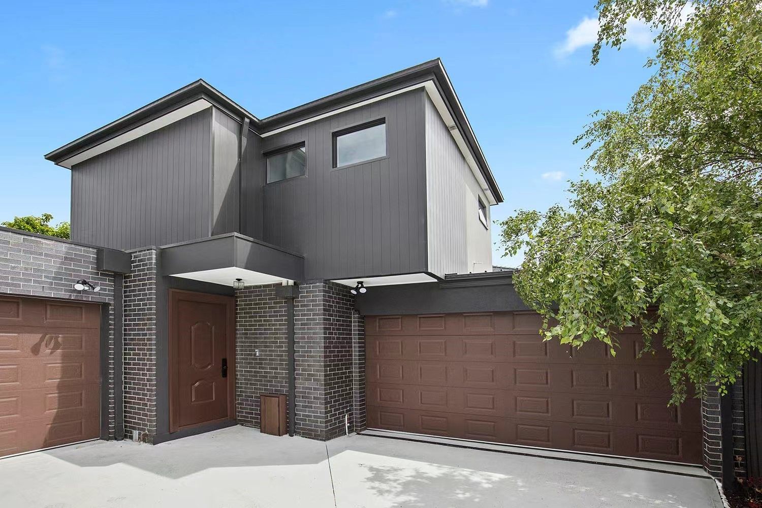 3 bedrooms Townhouse in 2/42B Charming Street HAMPTON EAST VIC, 3188