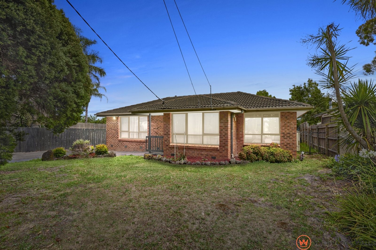 5 bedrooms House in 2 Cameelo Court FERNTREE GULLY VIC, 3156