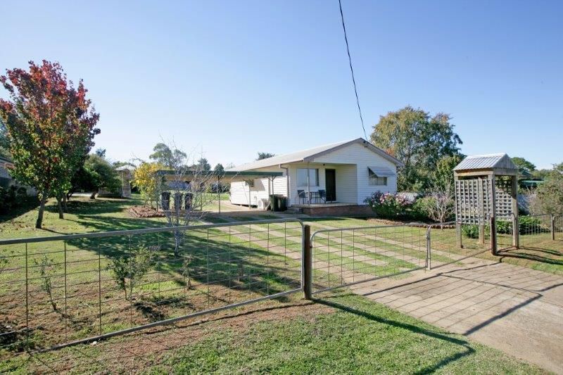 29 Hammond St, JUNEE NSW 2663, Image 1