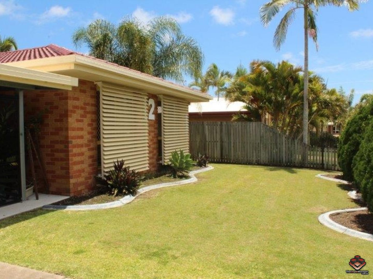 8 Deloraine Avenue, Urangan QLD 4655