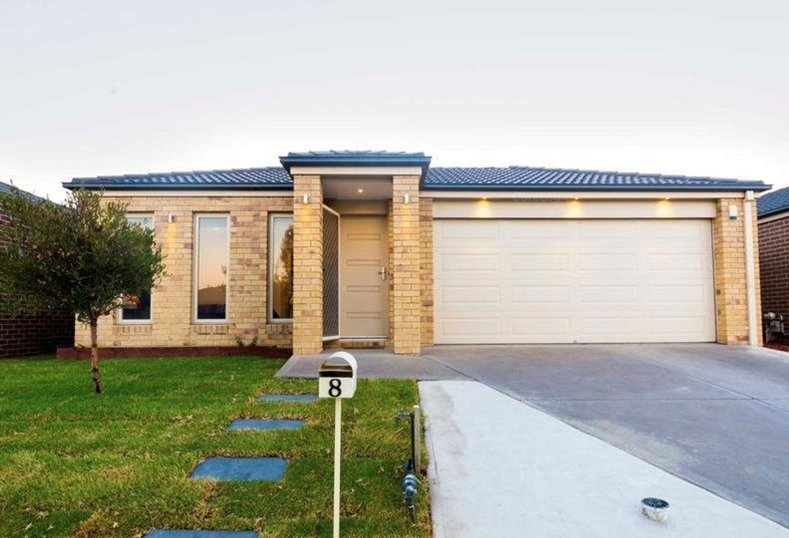 3 bedrooms House in 8 Braestar Street CRANBOURNE VIC, 3977