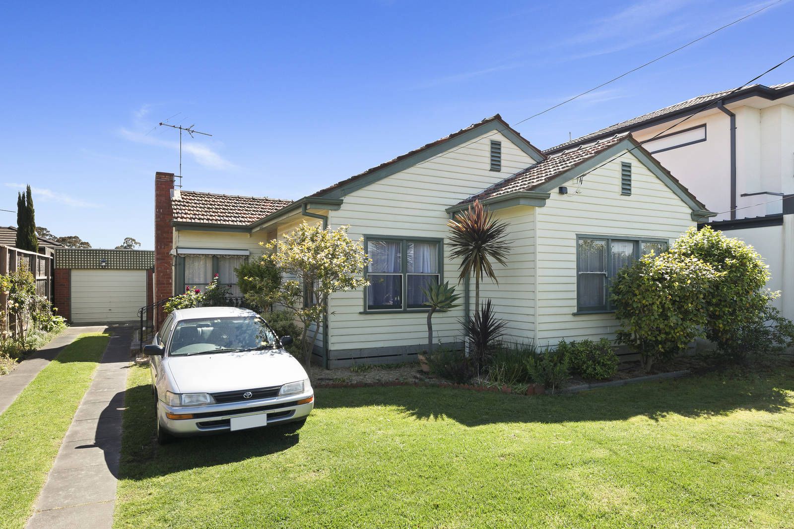 17 Hinkler Avenue, Bentleigh East VIC 3165, Image 1