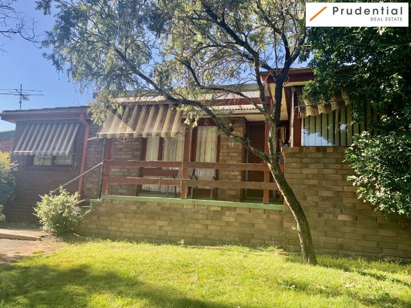 4 bedrooms House in 12 Manooka Crescent BRADBURY NSW, 2560