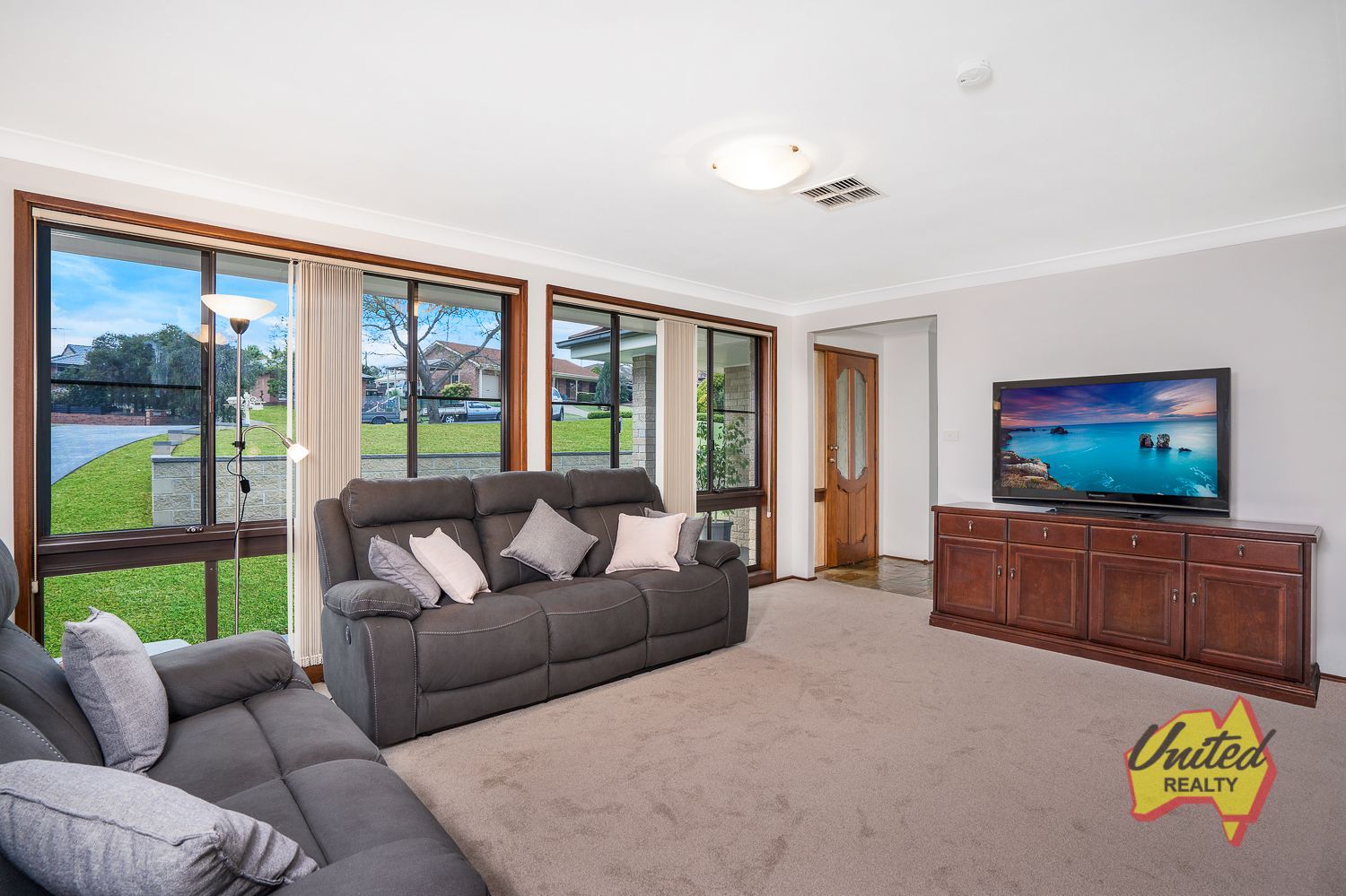 2 Marsh Place, The Oaks NSW 2570, Image 2