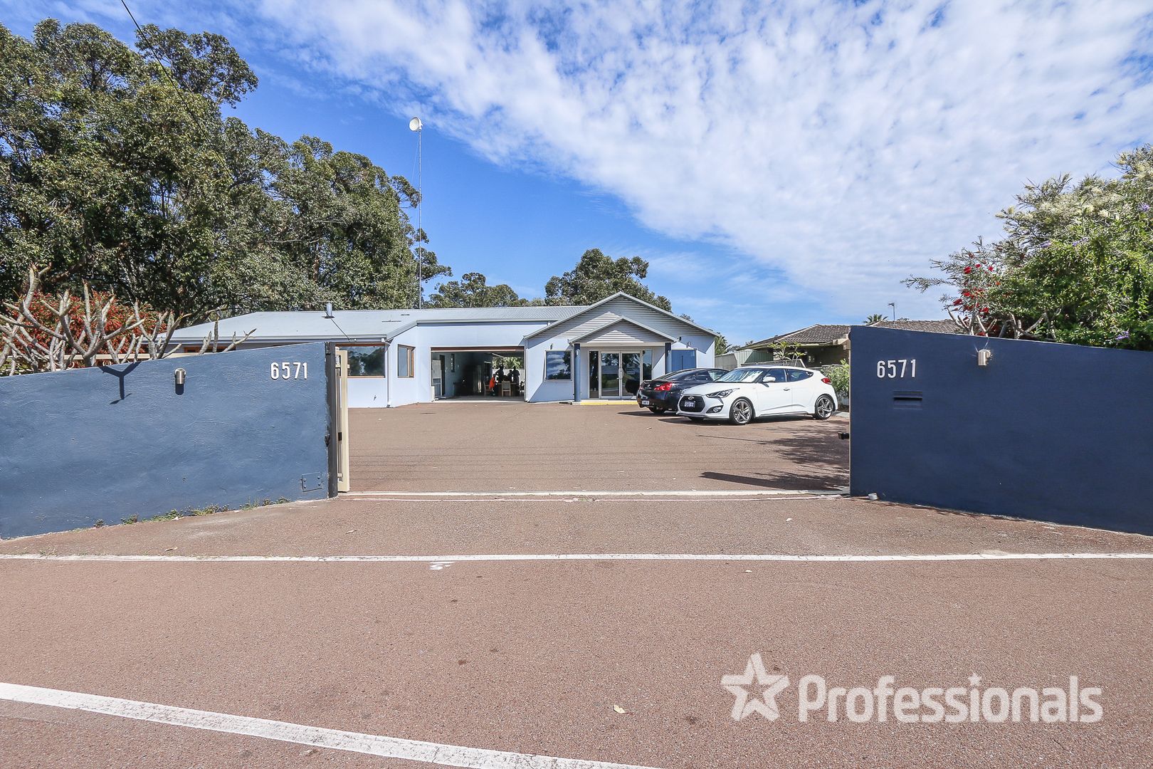 6571 West Swan Road, West Swa Property History & Address Research