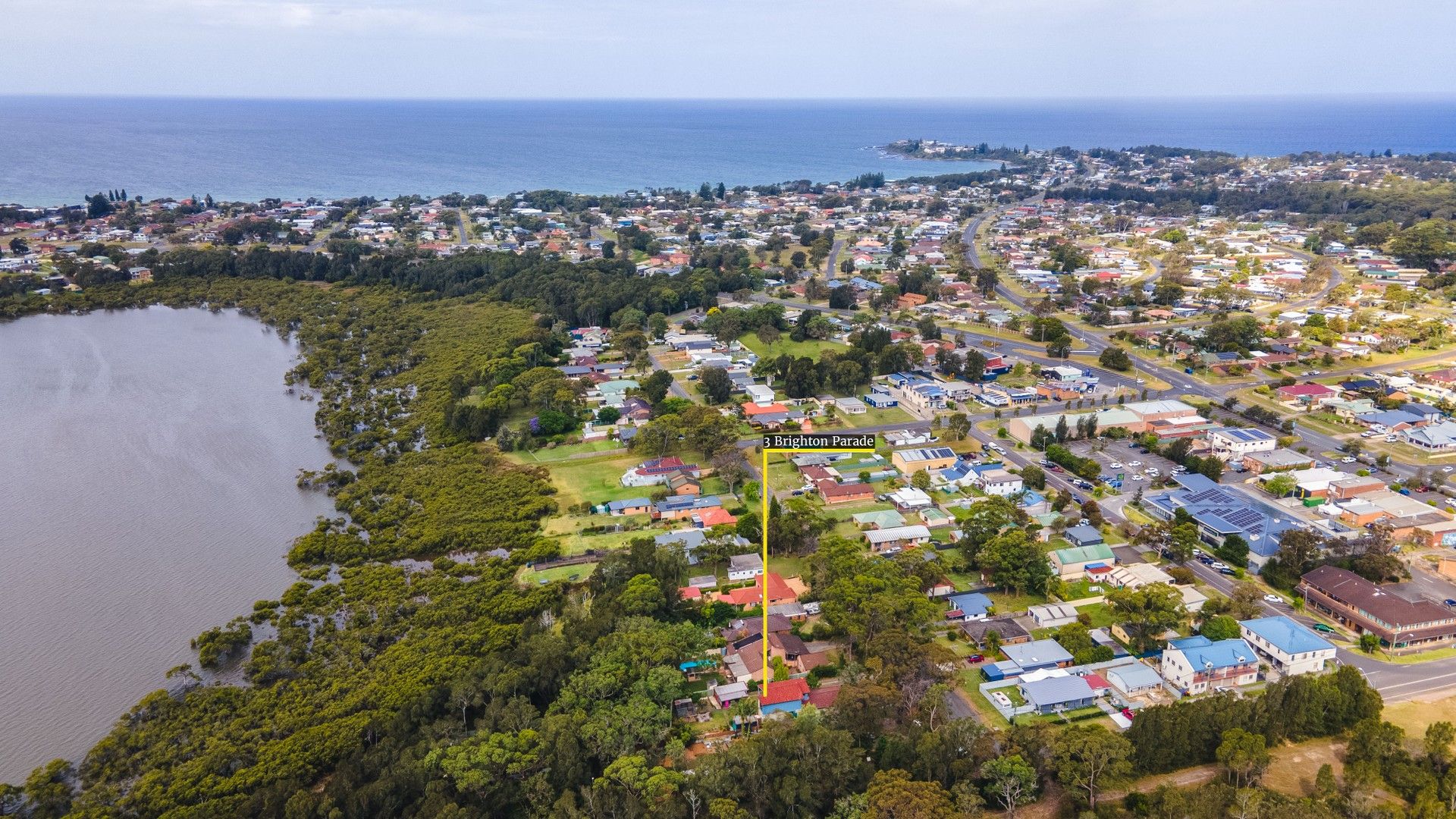 4 bedrooms House in 3 Brighton Parade CULBURRA BEACH NSW, 2540