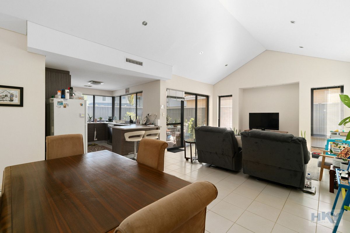 3 bedrooms House in 39 Harman Place AVELEY WA, 6069