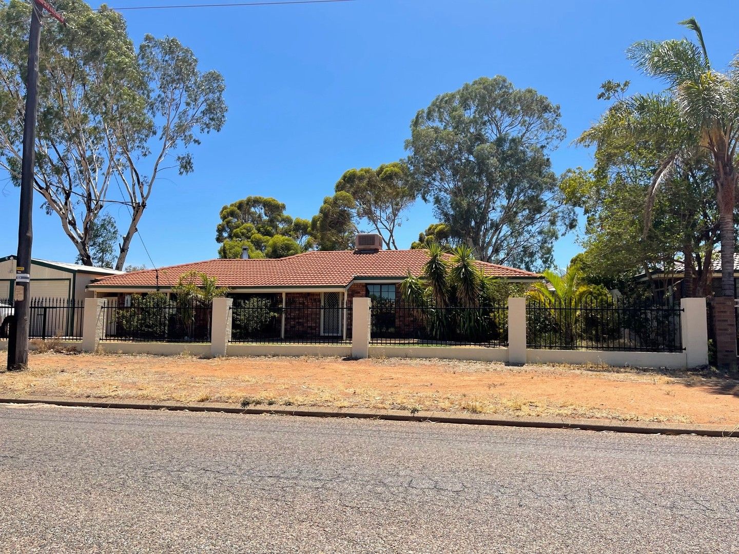 4 bedrooms House in 4 Cotter Street HANNANS WA, 6430